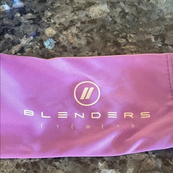 Blenders Heart Rush Eyewear Polarized Sun Glasses - Picture 5 of 11